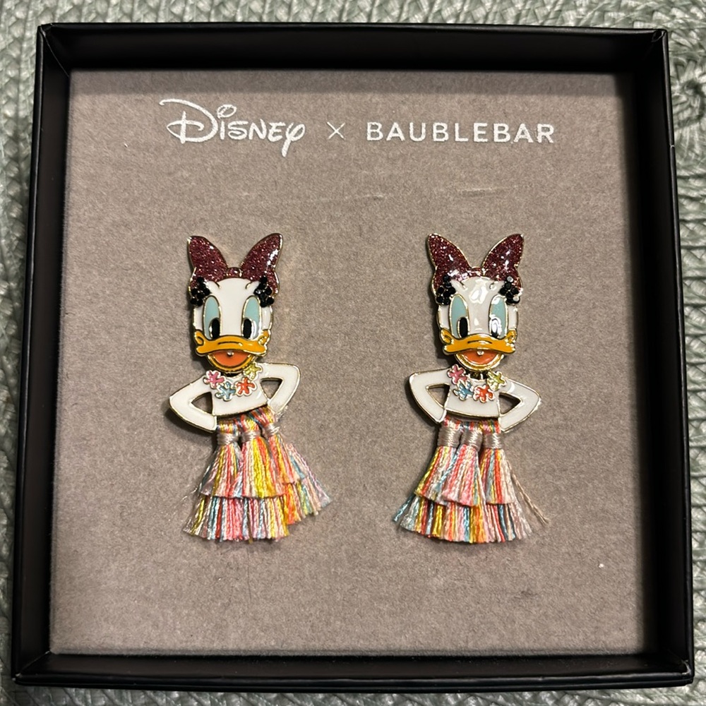 Disney BaubleBar Daisy Luau Earrings